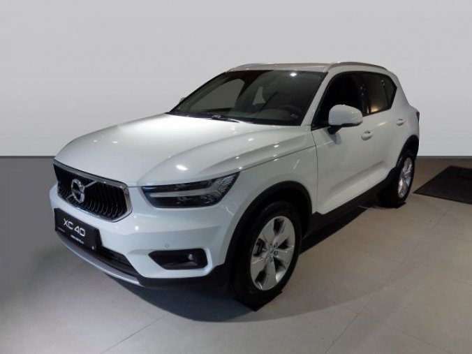 Volvo XC40, T3 1.5L 163 HP MOMENTUM CORE A, barva bílá