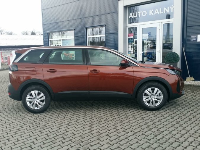 Peugeot 5008, Peugeot 5008 Active Pack 1,2 PT130k MAN6, barva hnědá