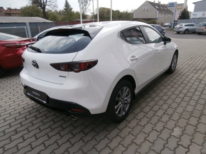 Mazda 3, Skyactiv G122, barva bílá