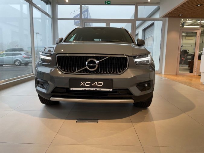 Volvo XC40, SUV, MOMENTUM PRO SUV 2,0 B4 Mild-Hybrid, barva šedá