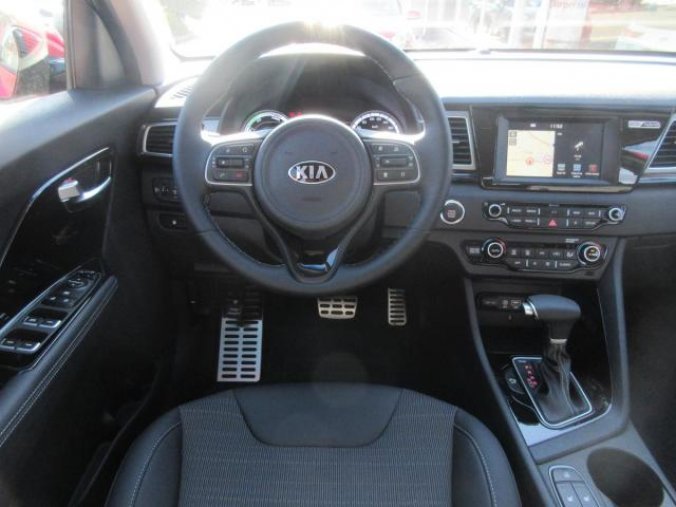 Kia Niro, 1.6 GDi 6 DCT HEV EXCLUSIVE, barva červená