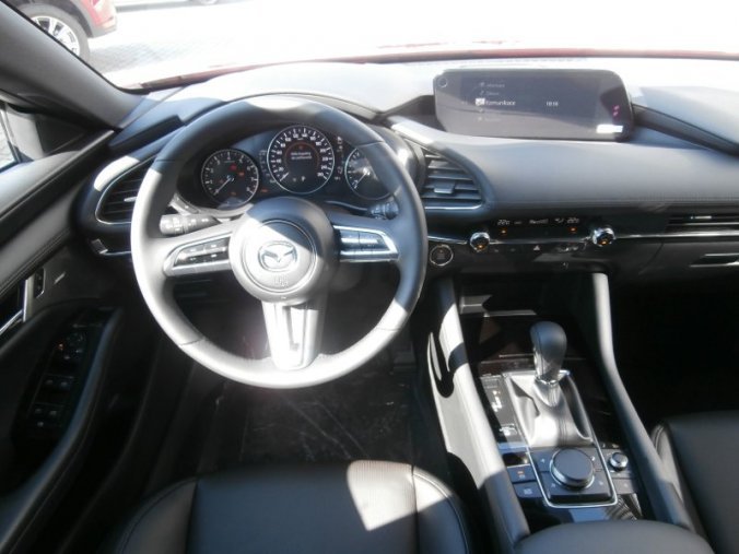 Mazda 3, Skyactiv G122, barva červená