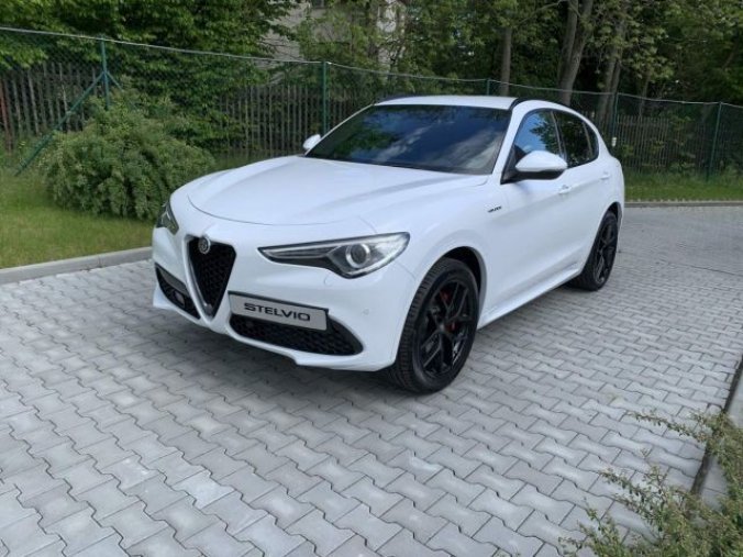 Alfa Romeo Stelvio, 2.0 Turbo 280k Q4 VELOCE, barva bílá