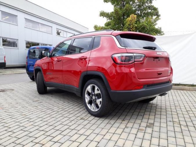 Jeep Compass, 1.4 140PS Limited  4x2 manuál, barva červená