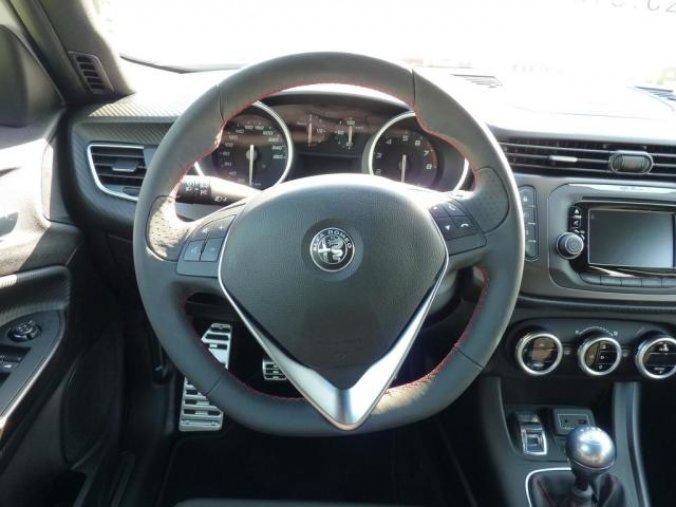 Alfa Romeo Giulietta, 1.4TBi 120PS Sport, barva bílá