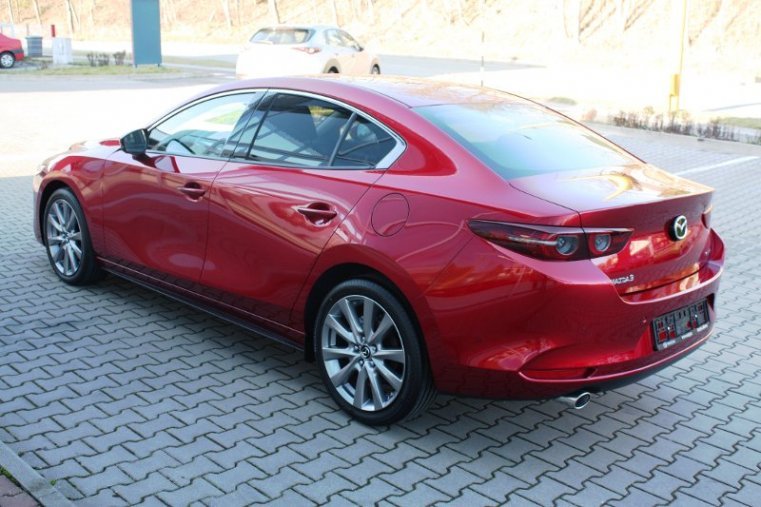 Mazda 3, SKYACTIV-X, barva červená