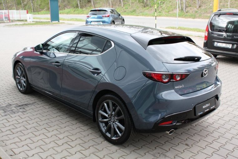 Mazda 3, SKYACTIV-G, barva šedá