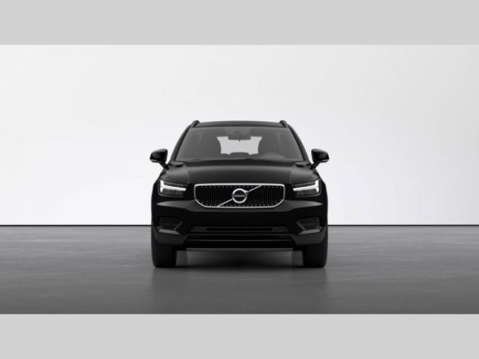 Volvo XC40, T2 1.5L 129 HP MOMENTUM CORE M, barva černá