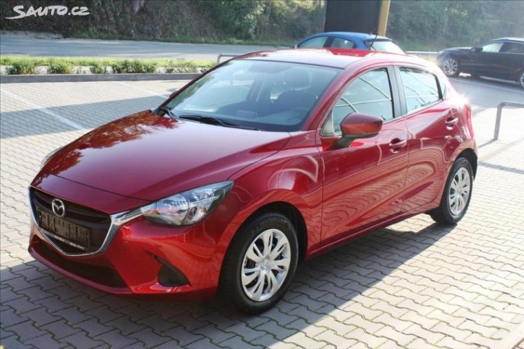 Mazda 2, 1,5i, barva červená