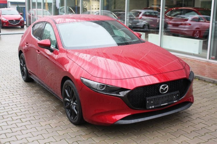 Mazda 3, SKYACTIV-X, barva červená