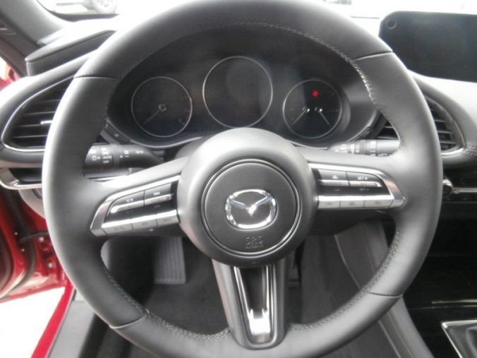 Mazda 3, Skyactiv G122, barva červená