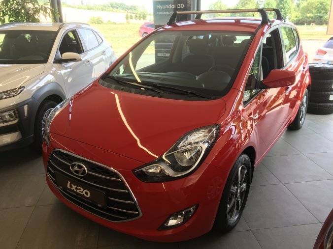 Hyundai i20, 1,6i 92 kW (95 NAT) 6 st. man, barva červená