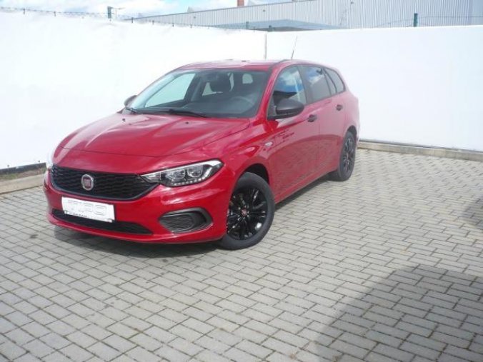 Fiat Tipo, SW 1.4 95k Street Italia, barva červená