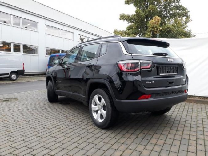 Jeep Compass, 2.0 140PS Longitude 4x4  MT6, barva černá