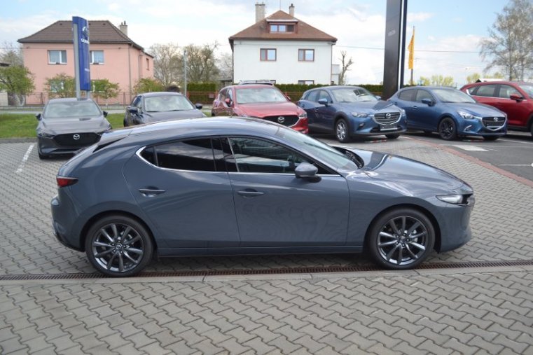 Mazda 3, Skyactiv G122, barva šedá