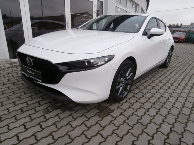 Mazda 3, Skyactiv G122, barva bílá