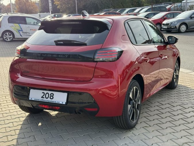 Peugeot 208, Peugeot 208 ALLURE - IHNED K ODBĚRU, barva červená