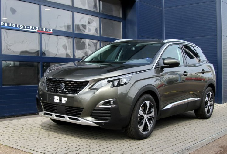 Peugeot 3008, Allure 1.5 BlueHDI 130, barva šedá