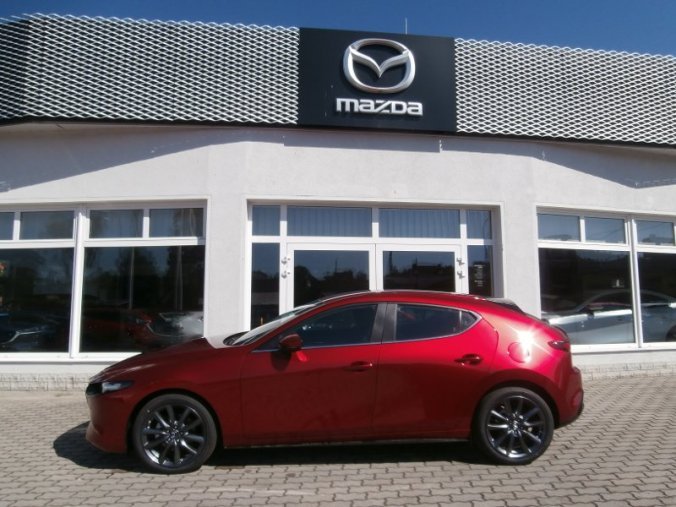 Mazda 3, Skyactiv G122, barva červená