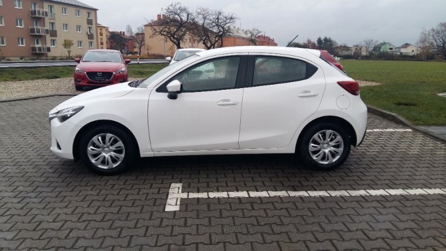 Mazda 2, 1,5i 75koní, barva bílá