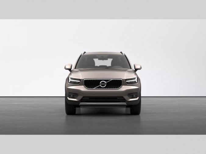 Volvo XC40, T3 1.5L 163 HP MOMENTUM PRO AT, barva šedá