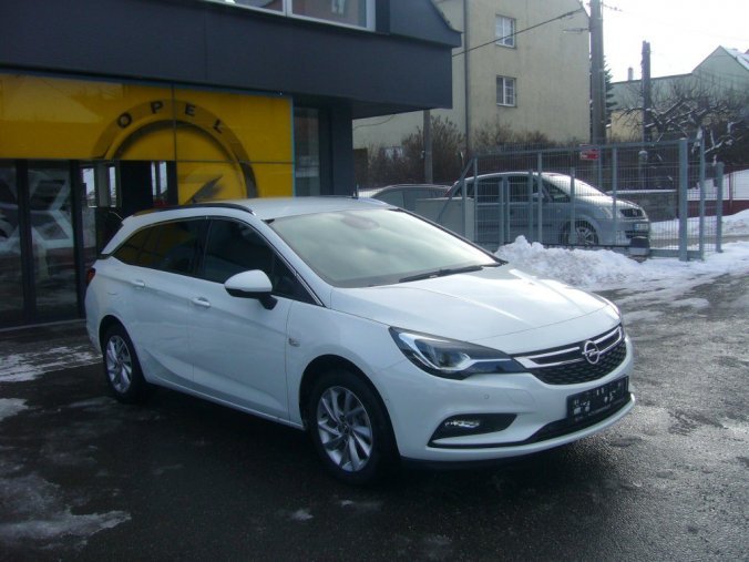 Opel Astra, INNOVATION, barva bílá