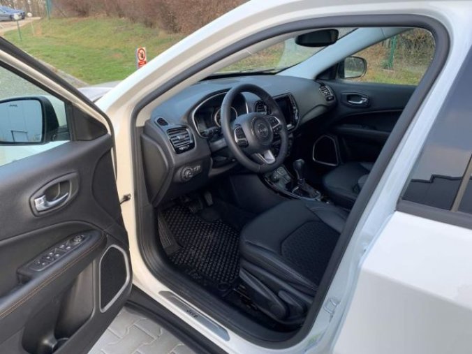 Jeep Compass, Limited 1.4 MultiAir 170k AWD, barva bílá