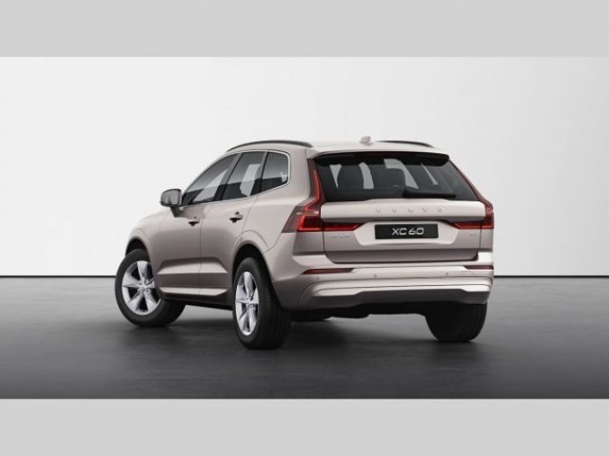 Volvo XC60, B4 2.0L 197+14 HP AT8 FWD CORE, barva stříbrná