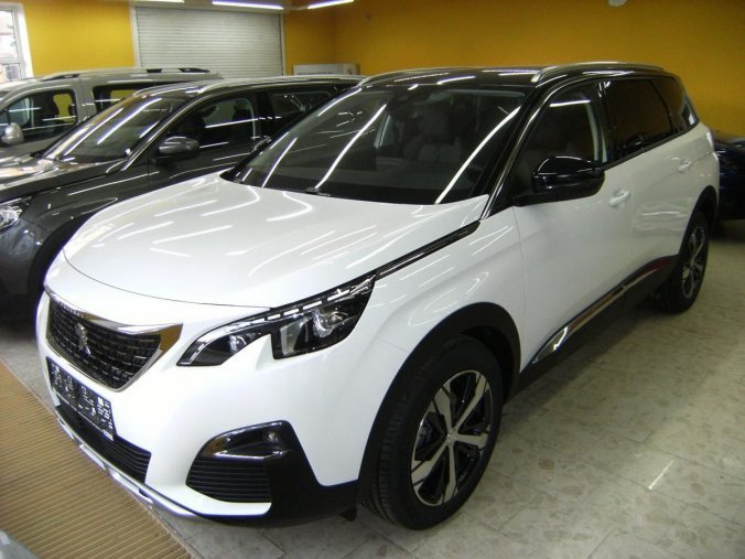 Peugeot 5008, Allure 1,2 130k EAT8 EXT.AKCE, barva bílá