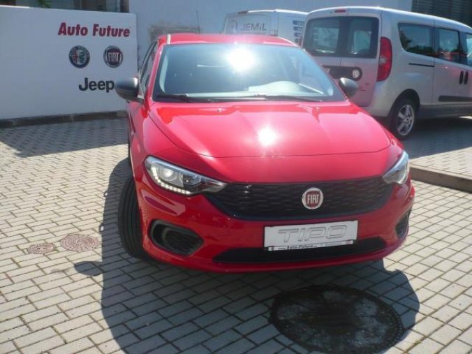 Fiat Tipo, SW 1.4 95k Street Italia, barva červená