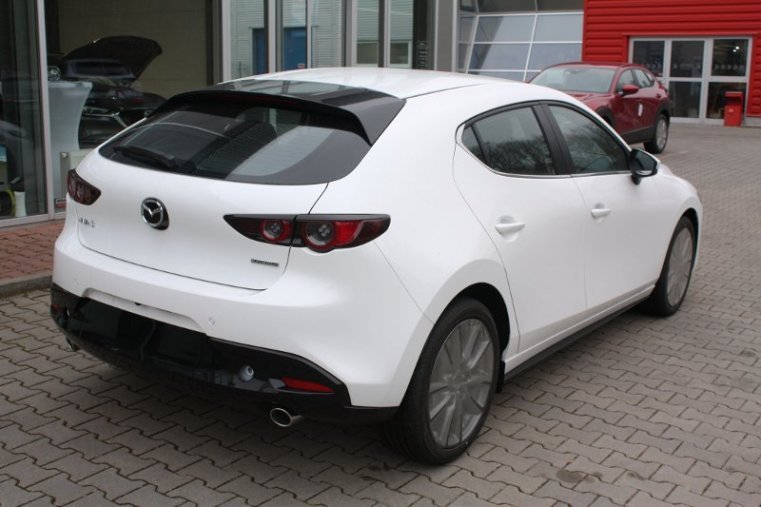 Mazda 3, SKYACTIV-G, barva bílá