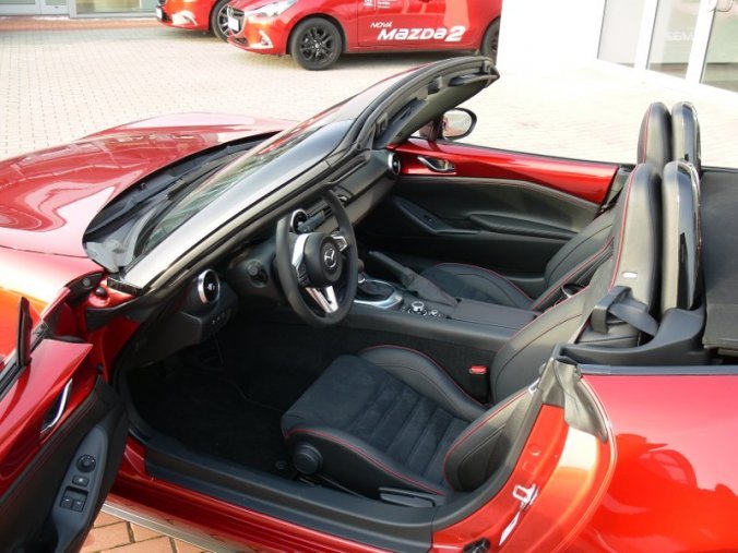 Mazda MX-5, 2.0 Skyactiv G184 + NAVI, barva červená