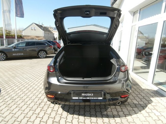 Mazda 3, Skyactiv G122, barva šedá