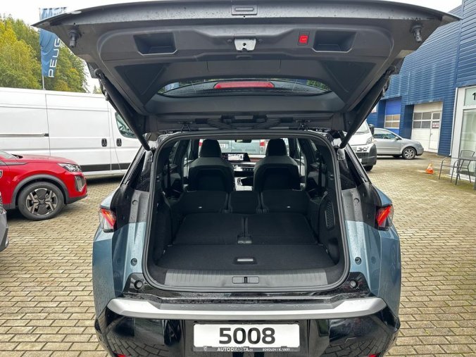 Peugeot 5008, Peugeot 5008 E-GT Elektromotor 157kW / 210k, barva modrá