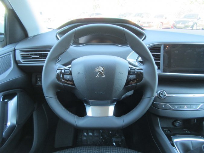 Peugeot 308, SW ACTIVE PACK 1.2 PureTech, barva bílá