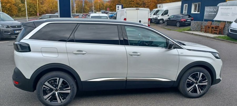 Peugeot 5008, Peugeot 5008 GT BlueHDi 130 S&S EAT8, barva bílá