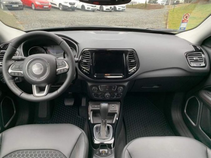 Jeep Compass, Limited 1.3 Turbo GSE 150k FWD, barva bílá