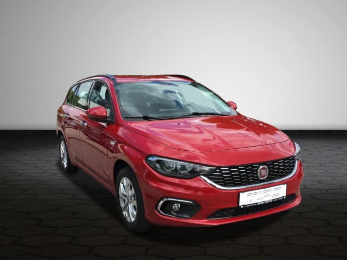 Fiat Tipo, ITALIA EXTRA 1.6 MultiJet 120k E6D, barva červená