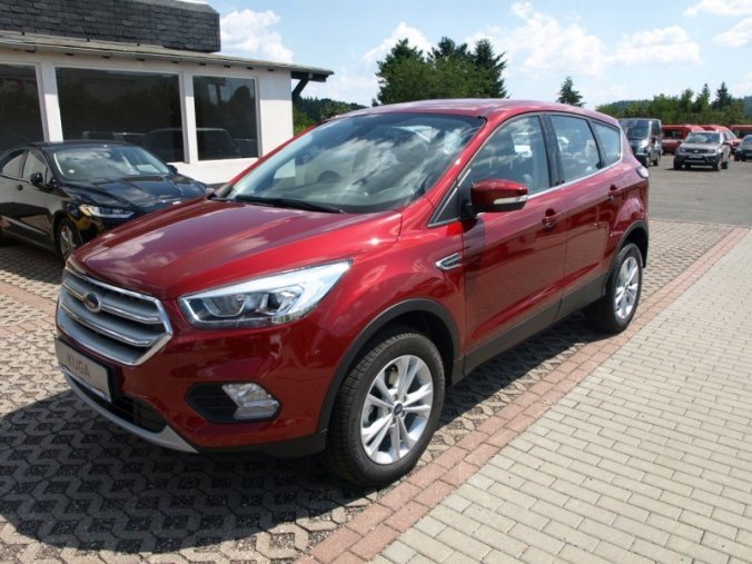 Ford Kuga, 1.5 EcoBoost, barva červená