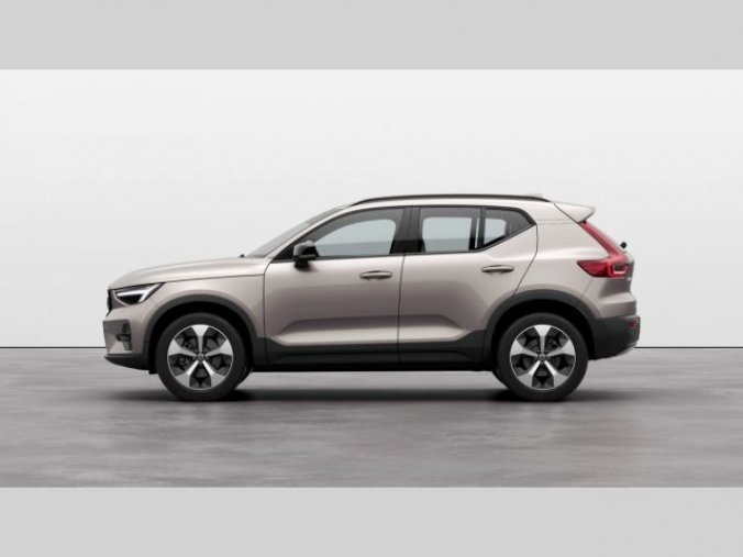 Volvo XC40, B4 2.0L 197+14 HP AT7 FWD ULTI, barva stříbrná