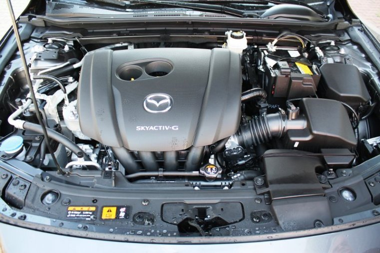 Mazda 3, SKYACTIV-G, barva šedá