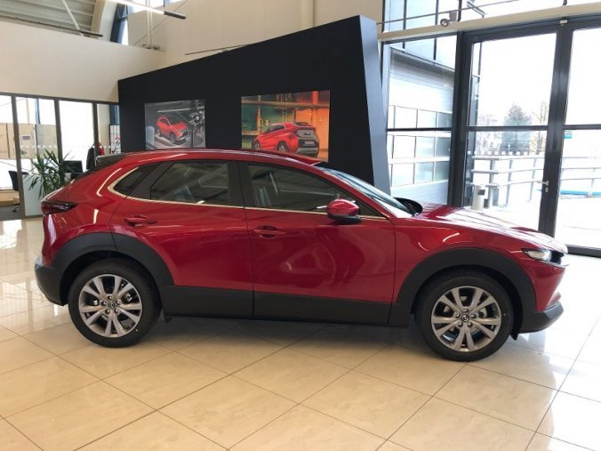 Mazda CX-30, Skyactiv-G 122, barva červená