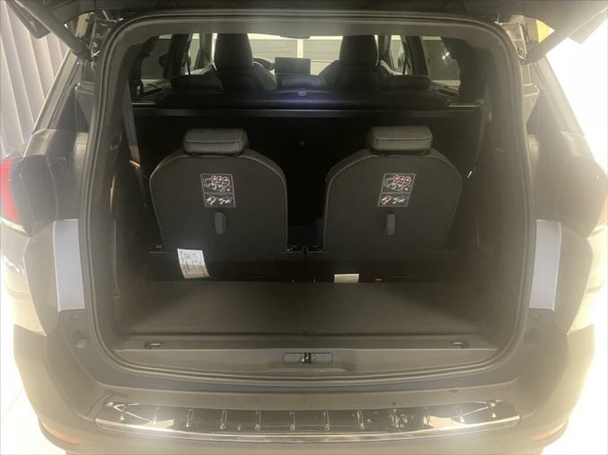 Peugeot 5008, Peugeot 5008 ALLURE PACK 130k EAT8, barva šedá