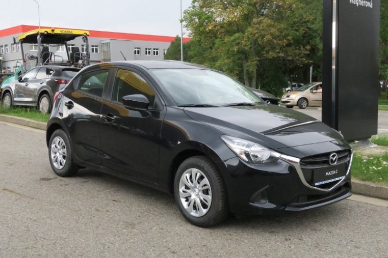 Mazda 2, 1,5G 75k, barva černá