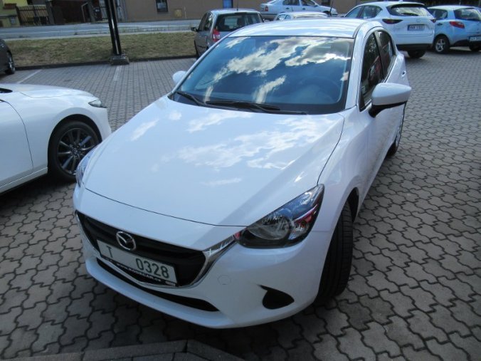 Mazda 2, 1,5i 75koní, barva bílá