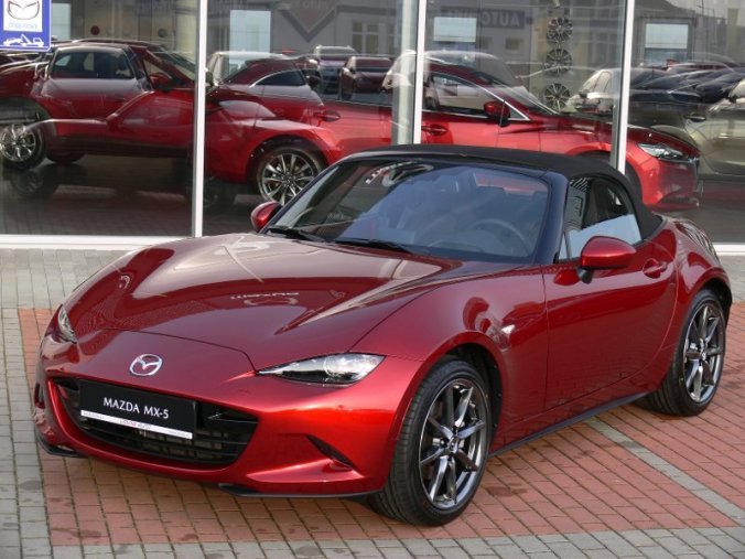 Mazda MX-5, 2.0 Skyactiv G184 + NAVI, barva červená