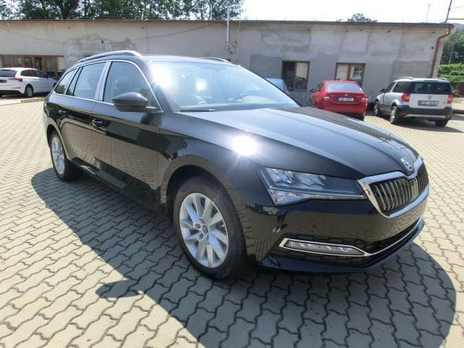 Škoda Superb, 2,0 TDI 140 kW 7-speed automat. 4x4, barva černá