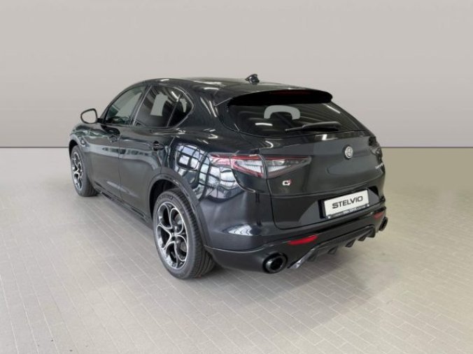 Alfa Romeo Stelvio, 2.0 Turbo 280k Q4 VELOCE, barva černá