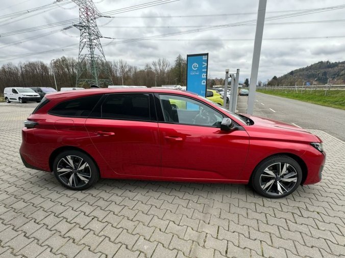 Peugeot 308, Peugeot 308 SW ALLURE PureTech 130S&S MAN6, barva červená