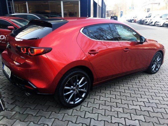 Mazda 3, 2.0G 133kW/181k, barva červená